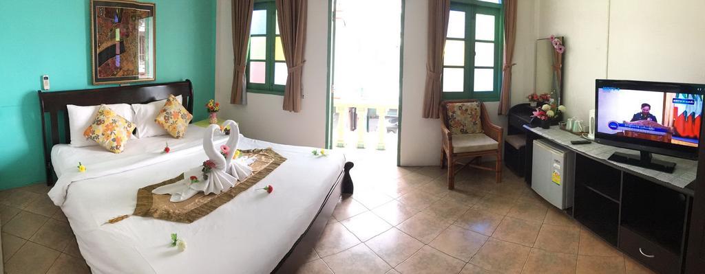 Goldsea Beach Patong Exterior foto