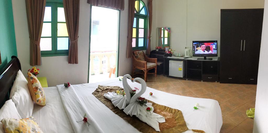 Goldsea Beach Patong Exterior foto